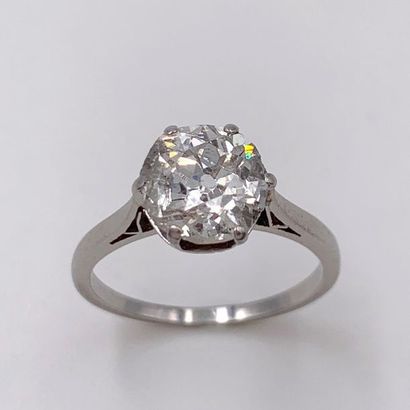 null BAGUE « solitaire » en platine (950) serti d'un diamant taille ancienne pesant...