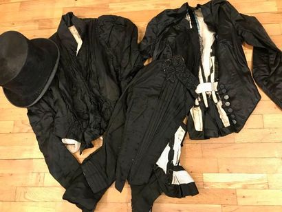 null Lot comprenant : six corsages de robe noirs 1900 en damassé, tulle brodé, satin...