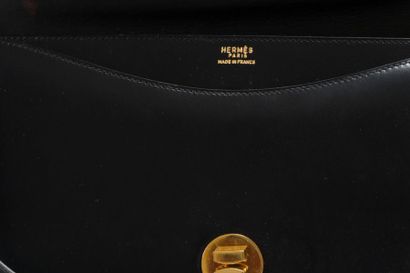 null HERMES Paris Made in France
Sac Ring en box noir, 26x16cm, bandoulière, boî...