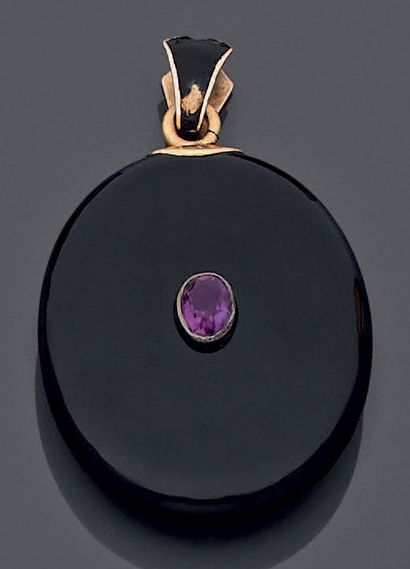 An oval onyx and yellow gold (750‰) 