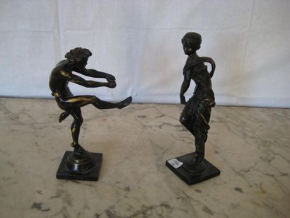 Bacchus et Bacchante dansant Deux statuettes...
