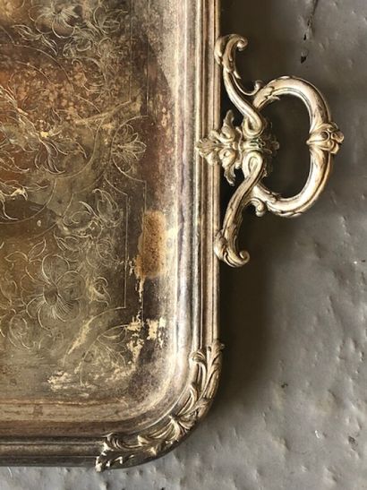 null Plateau en métal argenté de style Louis XV

70 x 41 cm

Usure