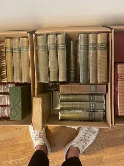 null 4 boxes of books La pléiade