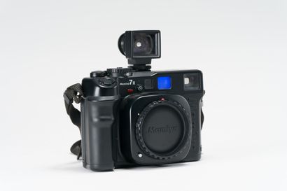 null Appareil photographique. Boitier Mamiya 7 II sans objectif et avec viseur Mamiya...