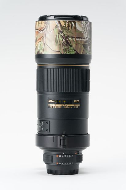 null Appareil photographique. Objectif Nikon ED AF-S Nikkor 4D/300 mm (revêtement...