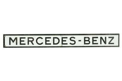 null MERCEDES BENZ (Automobiles).

Sans mention d'émaillerie, vers 1960.

Petit bandeau...