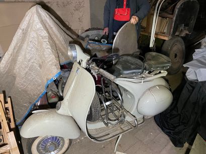 null 
VESPA ACMA scooter 125cc - moteur monocylindre 2 temps - non grippé.




On...