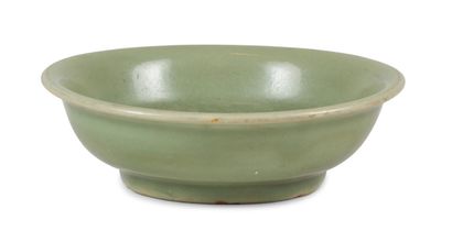 CHINE, fours de Longquan - XVe siècle Celadon glazed stoneware bowl with incised...