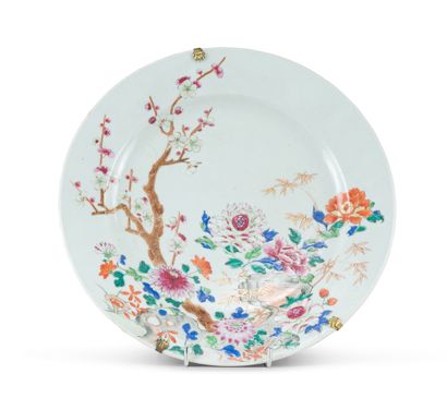 CHINE, Compagnie des Indes Epoque QIANLONG (1736 - 1795) Plat en porcelaine décorée...