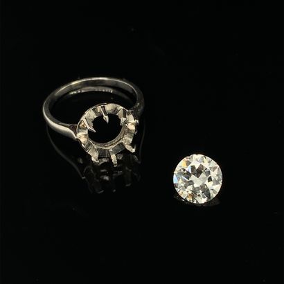 null BAGUE «solitaire» en platine (950%) sert d'un diamant pesant 1,45 carat environ,...