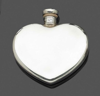 TIFFANY & CO Silver (925‰) pocket perfume jar "Heart".
Signed TIFFANY & Co. In its...