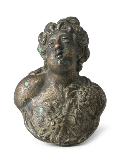 null ÉLÉMENT DECORATIF en bronze patiné représentant un buste de femme, le torse...