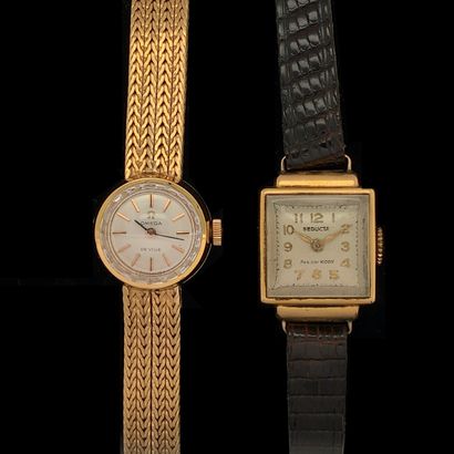 OMEGA BRACELET WATCH round lady in yellow gold (750‰). Cream satin-finished dial,...