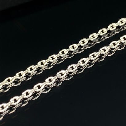 CHAIN in white gold (750‰). Small safety...