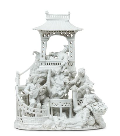 null GROUPE en porcelaine blanche représentant une pagode chinoise avec quatre personnages.
Dans...