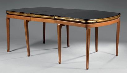 Pierre BOBOT (1902-1975) Table de salle à manger pliante à deux éléments formant...