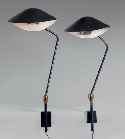 Serge MOUILLÉ (1922-1988) Paire de lampes de table « Coquille » à fixation à pince...