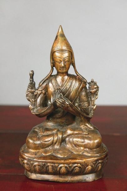 Statuette de tsong kapa assis en bronze à...