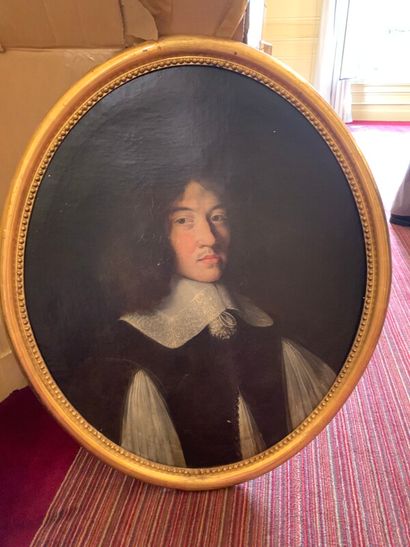 Two oval paintings.

Portraits of men of...