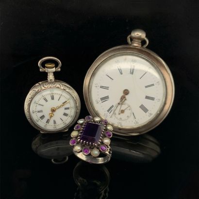 null SILVER LOT (min. 800‰) comprising:
- a guilloche and chased POCKET WATCH.
Metal...