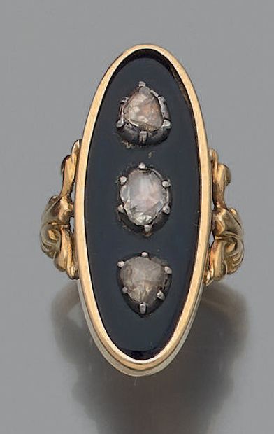 null Important yellow gold (750‰) "marquise oval" ring adorned with dark blue enamel,...