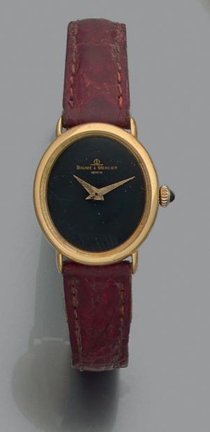 BAUME & MERCIER BRACELET MONTRE ovale de dame en or jaune (750‰) uni. Cadran noir....