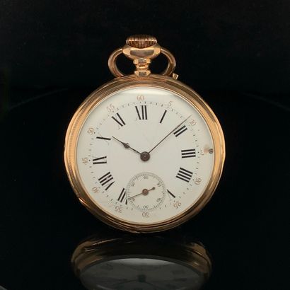 null Pink gold (750‰) plain pocket watch, gadrooned setting. White enamel dial (bumps,...