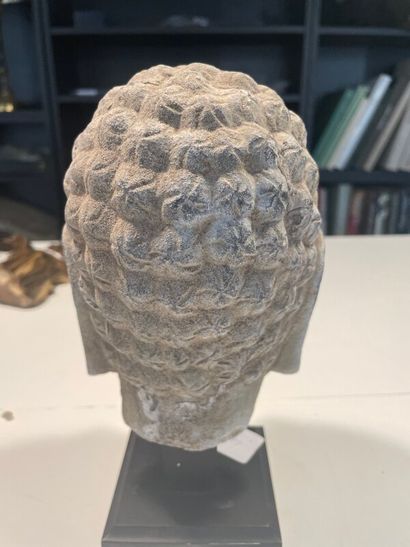 null Tête Bouddha en pierre de style Khmer

H : 15 cm