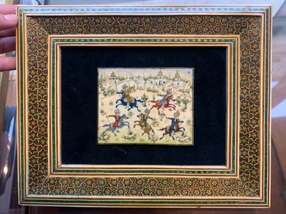 null IRAN - XXe siècle

Miniature sur os dans un cadre marqueté décoratif.

20.5...