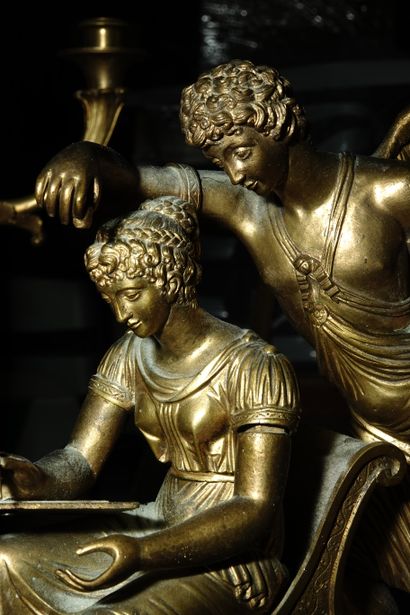 null Pendule en bronze ciselé et doré représentant une jeune femme assise écrivant,...