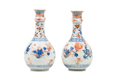 null 
Pair of porcelain bottle vases of the Compagnie des Indes with floral decoration...