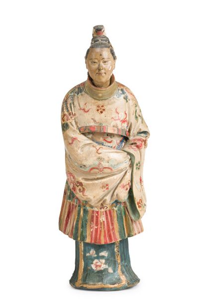  CHINE, Canton - XIXe siècle 
Statuette de jeune femme debout en plâtre peint polychrome,...