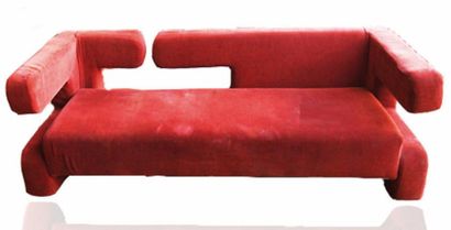 Canapé trois places design en velours rouge...