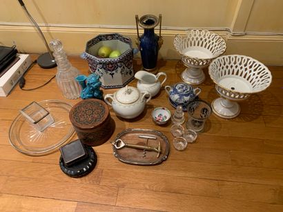 null HANDBOOK - A lot of trinkets, ceramics and glassware