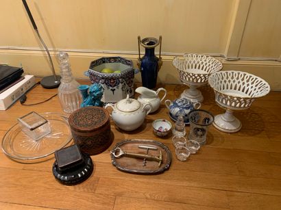 null HANDBOOK - A lot of trinkets, ceramics and glassware