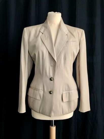 null 
Jean Paul GAULTIER for GIBO

Jacket in beige wool (missing a button), S. 42...