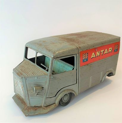 null JRD

Mechanical tube truck advertising "Antar" (missing 1 wheel, oxidation)...