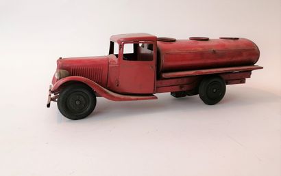 null Citroën tanker truck in red painted sheet metal L : 50cm