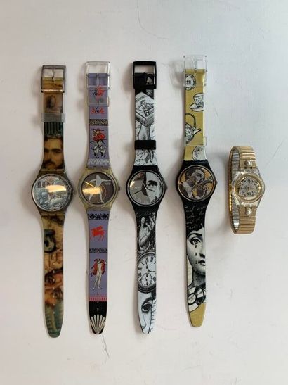 null SWATCH - LOT de 5 montres-bracelet dans leurs étuis d'origine, 4 en plastique...