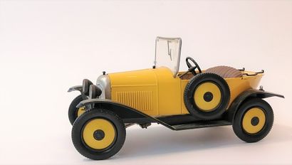 null FJ 

5 HP Citroën torpedo car with plastic and metal batteries, yellow and black...
