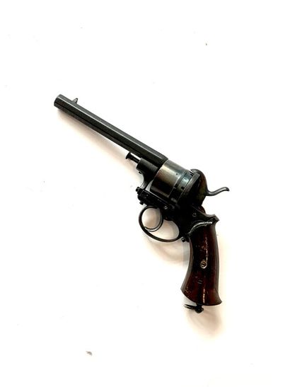 Revolver with pin Cal 11 mm. Wooden plate....