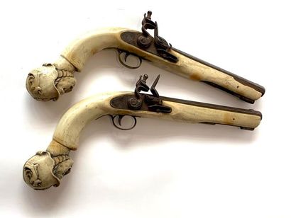 null Large pair of flintlock pistols in the Dutch style. Modern manufacture of the...