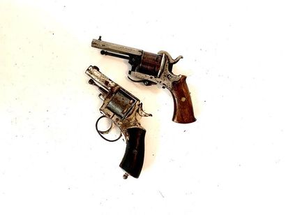 Lots de deux revolvers : 

- Revolver Cal...