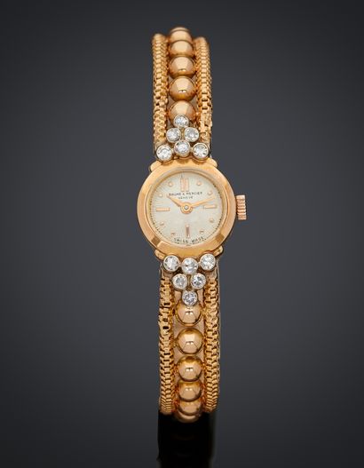 BAUME & MERCIER BRACELET MONTRE ronde de dame en or jaune (750‰). Attaches serties...