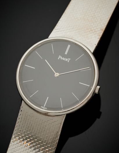 PIAGET BRACELET MONTRE round in white gold (750‰).
Black dial, stick indexes. Extra-flat...