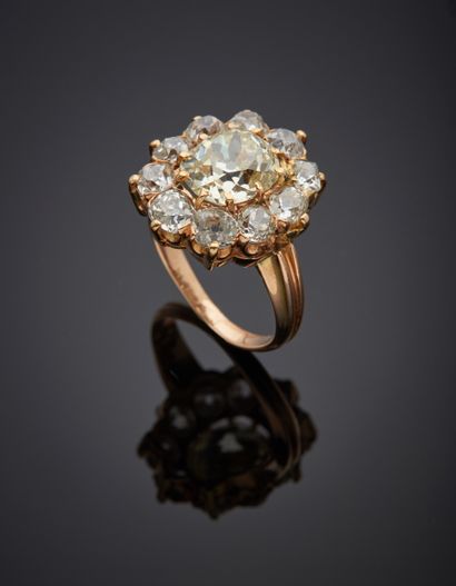 null RING "marguerite" in pink gold (585 thousandths) 14 carats, set with a cushion-cut...