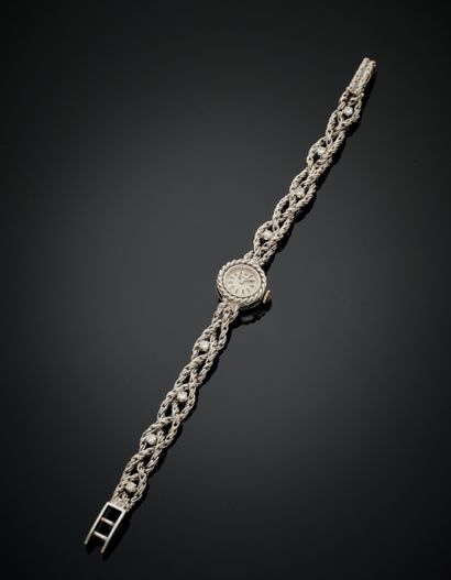 CHAUMET BRACELET MONTRE de dame ronde en or gris (750‰) torsadé. Bracelet souple...