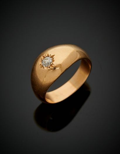 null Yellow gold (750‰) "rush" ring set with a cushion-shaped old-cut diamond in...