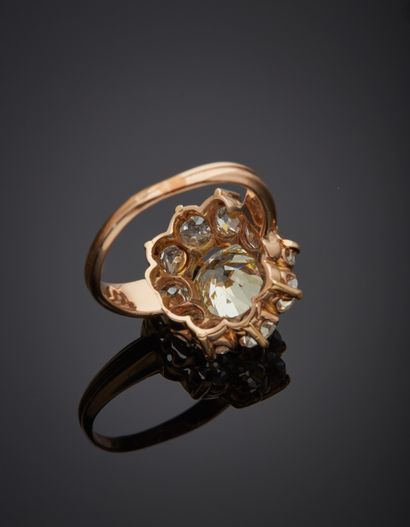 null RING "marguerite" in pink gold (585 thousandths) 14 carats, set with a cushion-cut...