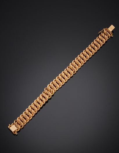 null BRACELET gourmette in pink gold (750‰) with American mesh. Small shocks.
Length...